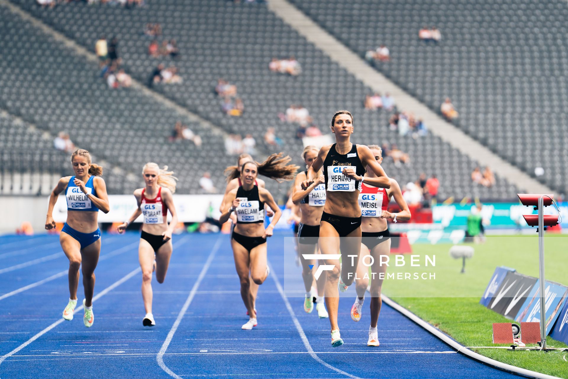 Christina Hering (LG Stadtwerke Muenchen) gewinnt ihren Vorlauf vor Verena Meisl (LG Olympia Dortmund), Julia Swelam (TSV Kirchhain), Laura Wilhelm (LAV Stadtwerke Tuebingen) waehrend der deutschen Leichtathletik-Meisterschaften im Olympiastadion am 25.06.2022 in Berlin